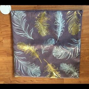 Throw Pillow Cover 20x20 Purple w/ feather design